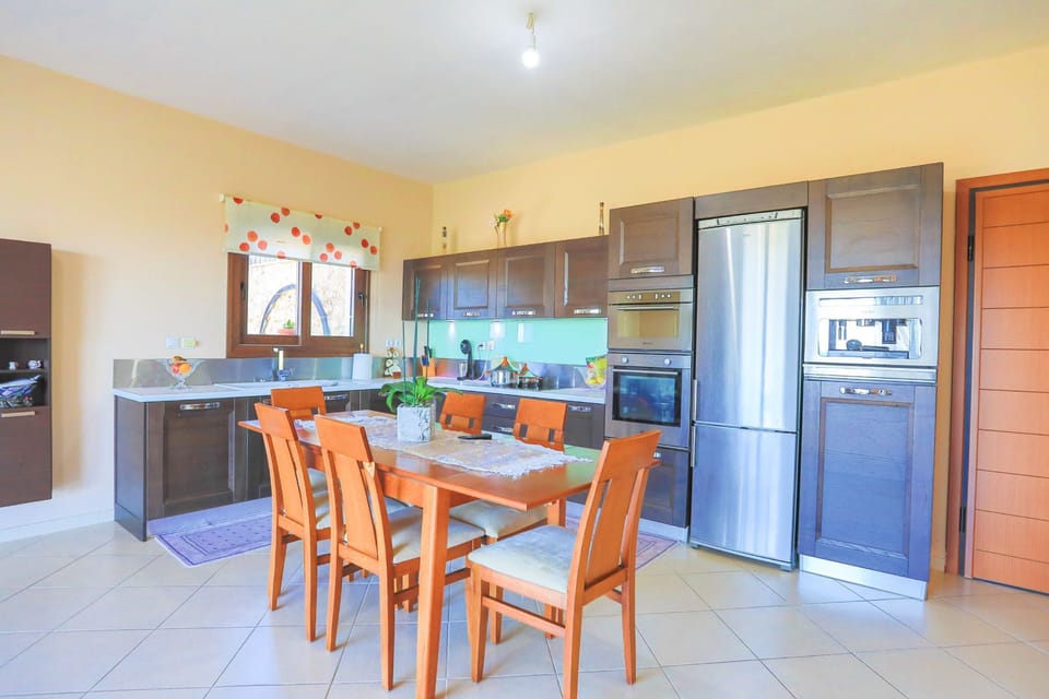 Contemporary lines in Kitchen area