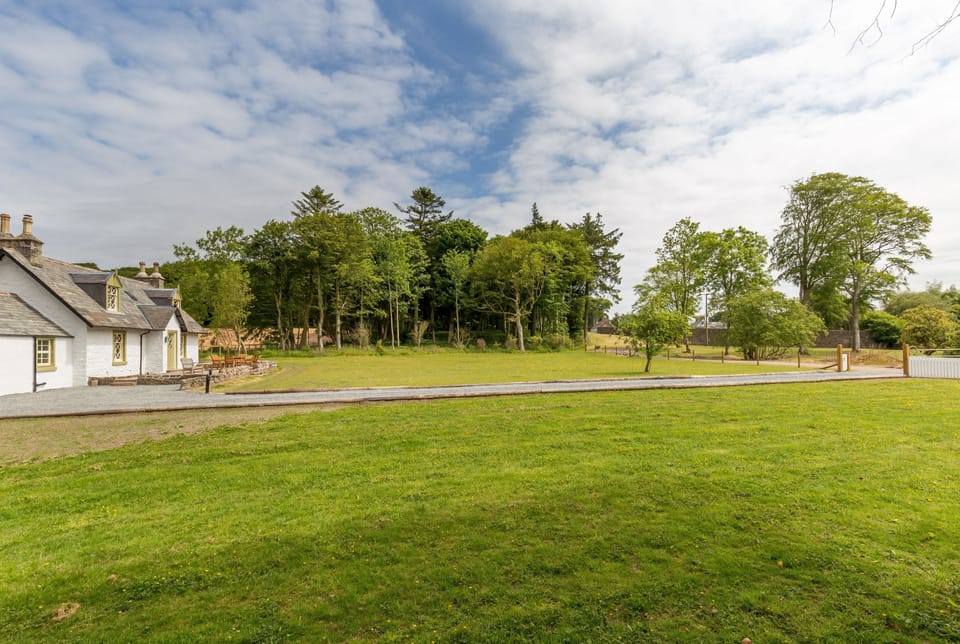 Home Farm Cottage - Cosy Cottage with Log Burner - Sleeps 5