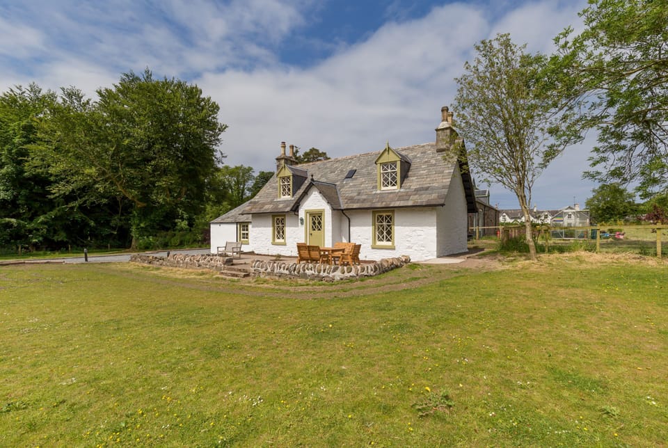 Home Farm Cottage - Cosy Cottage with Log Burner - Sleeps 5