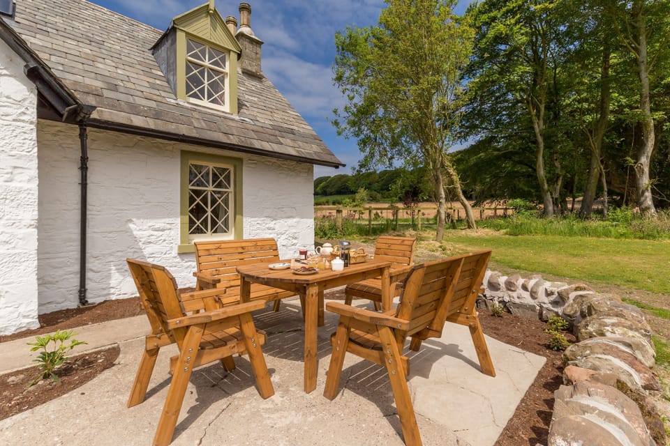 Home Farm Cottage - Cosy Cottage with Log Burner - Sleeps 5