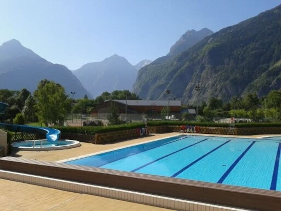 Open air swimming pool is a 5 minute bike ride away (Open in July & August)
