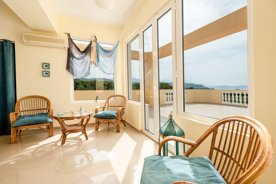 Living room 2 second floor