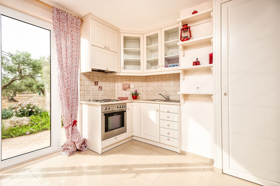 kitchen 2 in studio flat