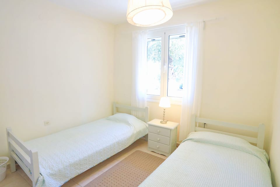 Twin bedroom