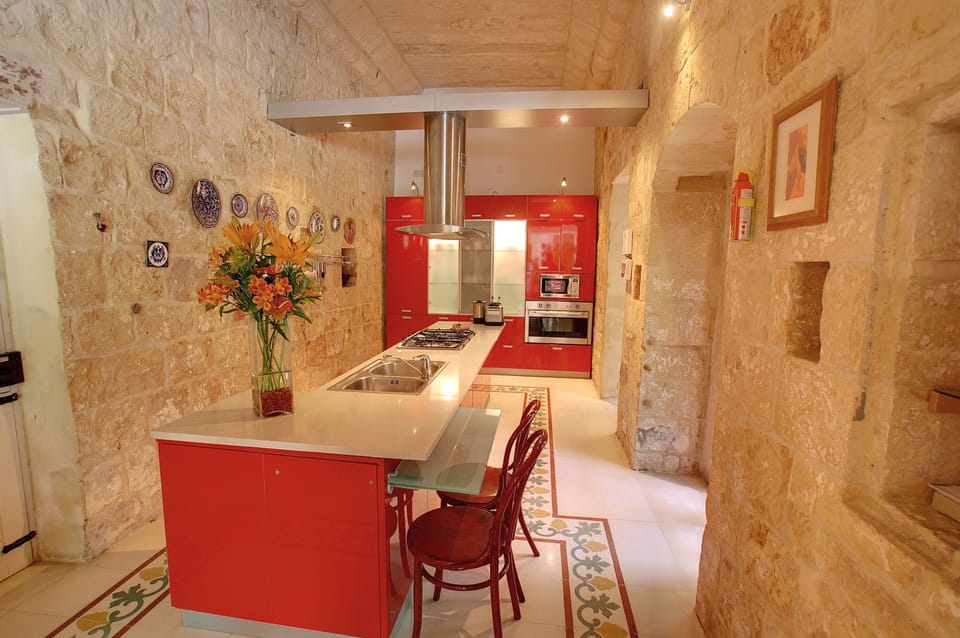 Fully equipped kitchen