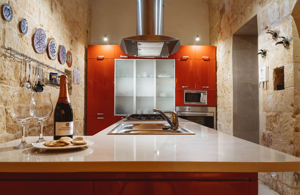 Fully equipped kitchen
