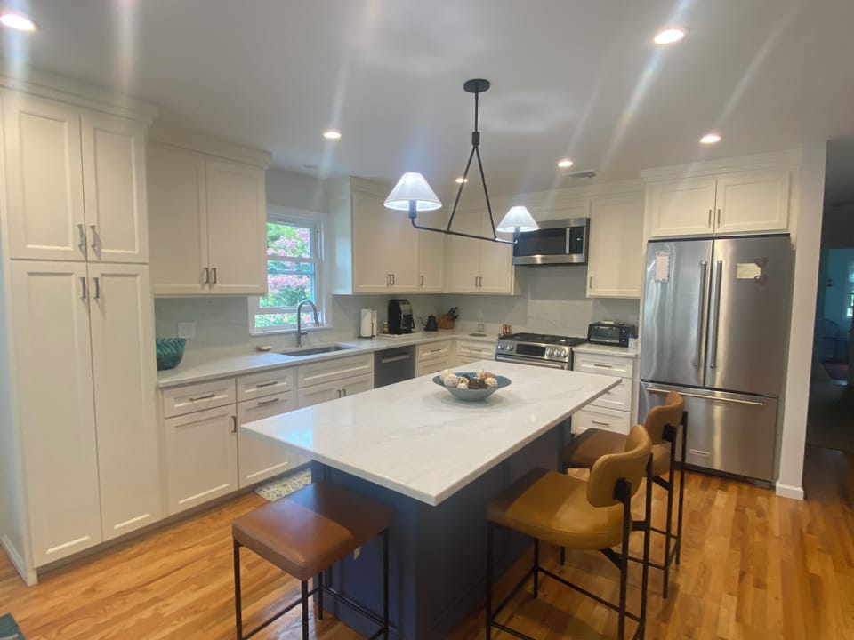 New Kitchen with Quartz Island and Countertops (seating for 3)