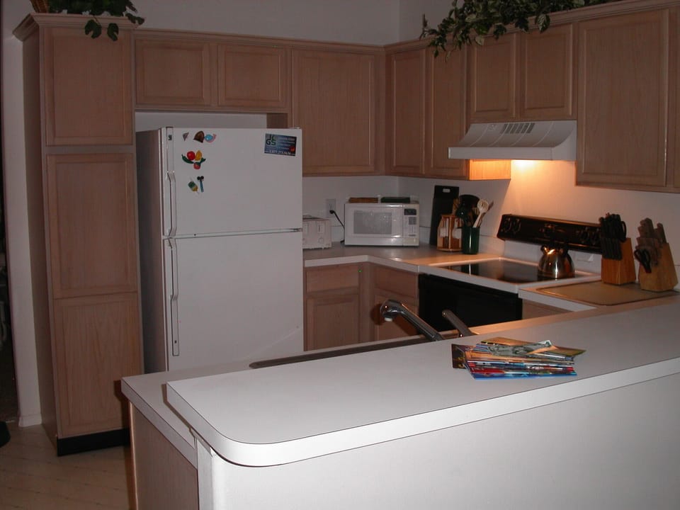 Kitchen with breakfast bar