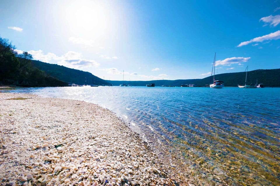 A pebble beach in Trget