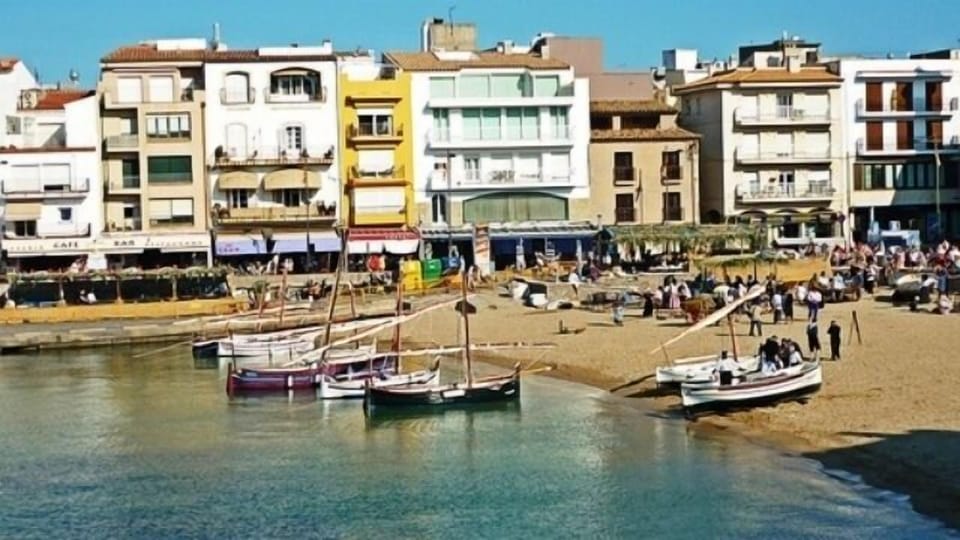 Beach las barcas (village L'Escala)
