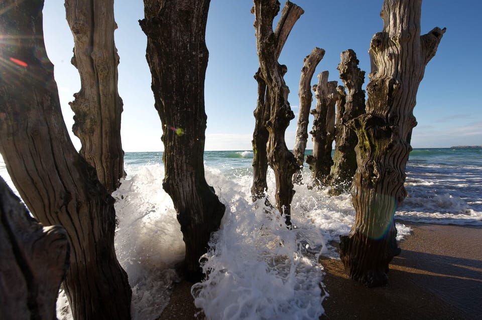 The waterbreakers at the beach of Sillon