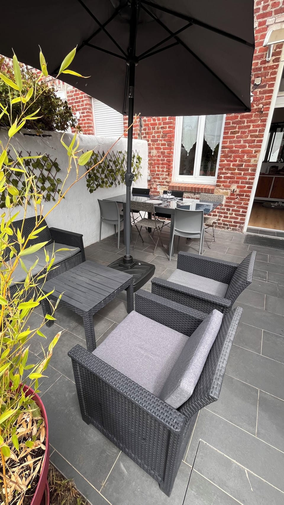 Outdoor dining