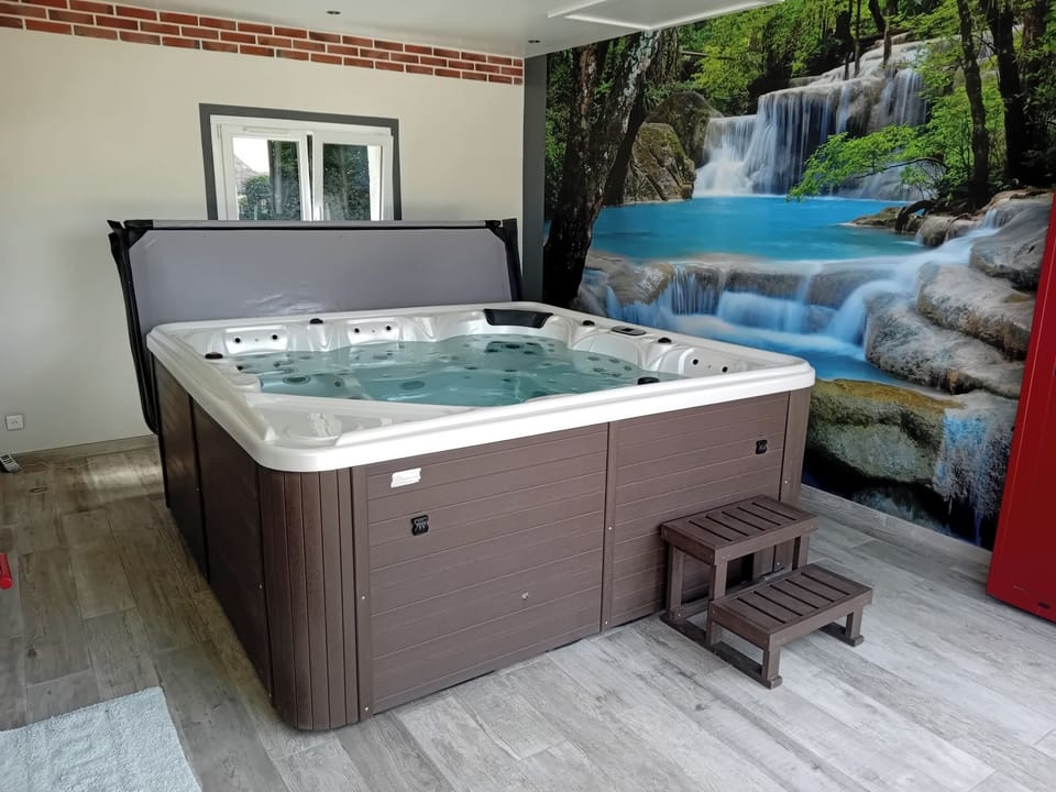 Indoor spa tub