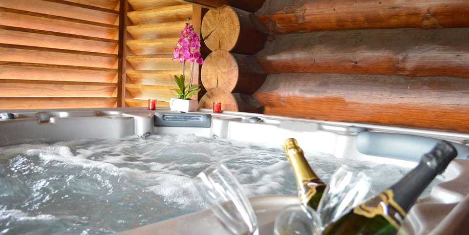 Indoor spa tub