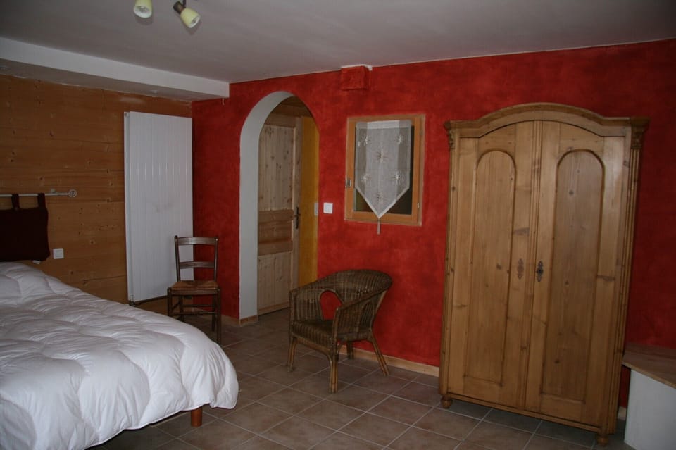 Garden level, 'Coup de Foudre' bedroom