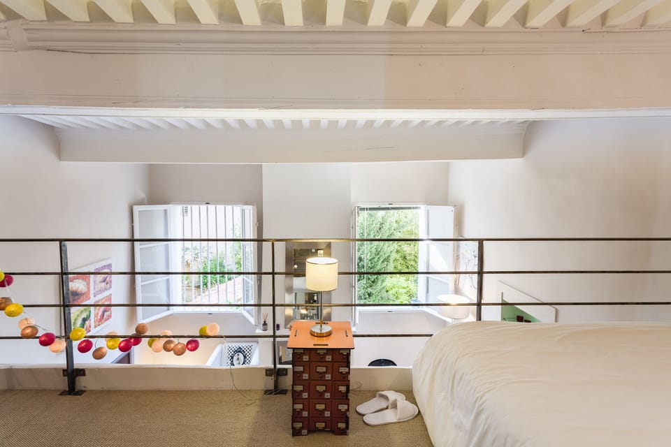 Big beautiful windows over the private courtyard 