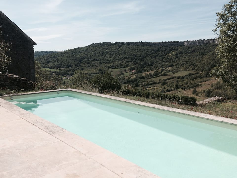Swimming-pool and vew