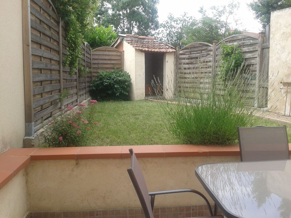 enjoy the garden ...