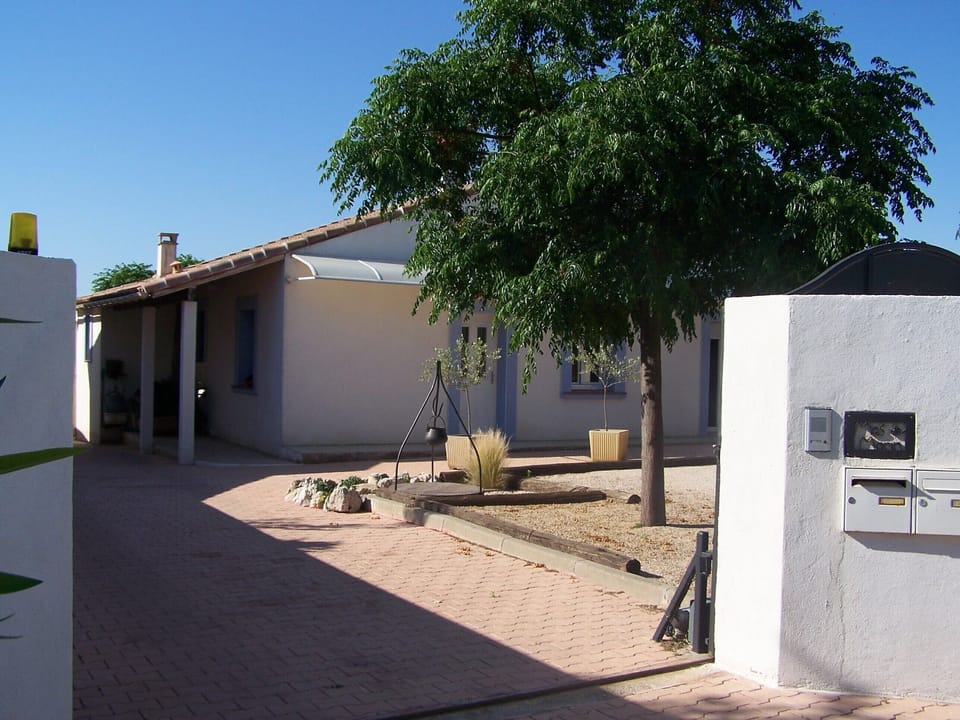 Entrance side