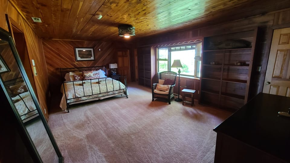 Master Bedroom, main lodge