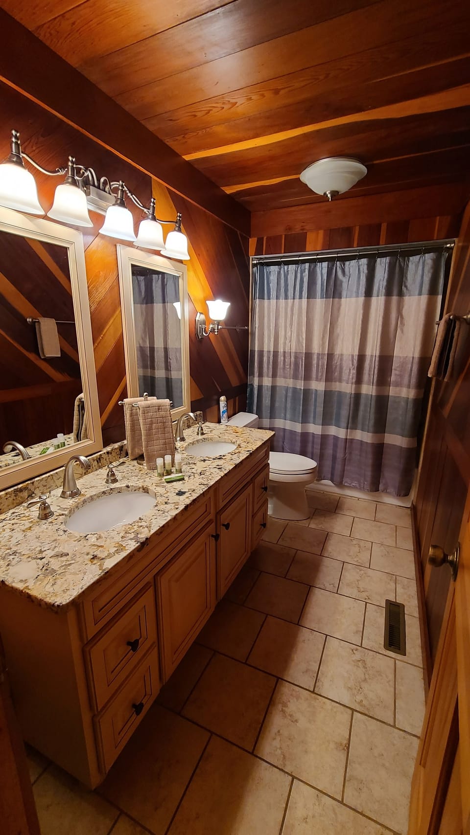 Bathroom 2, main lodge