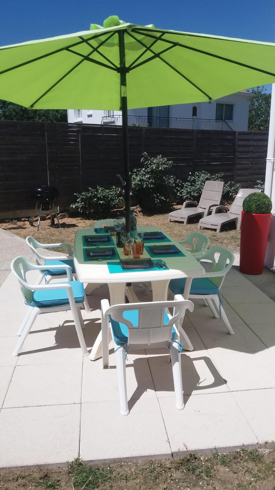 Outdoor dining