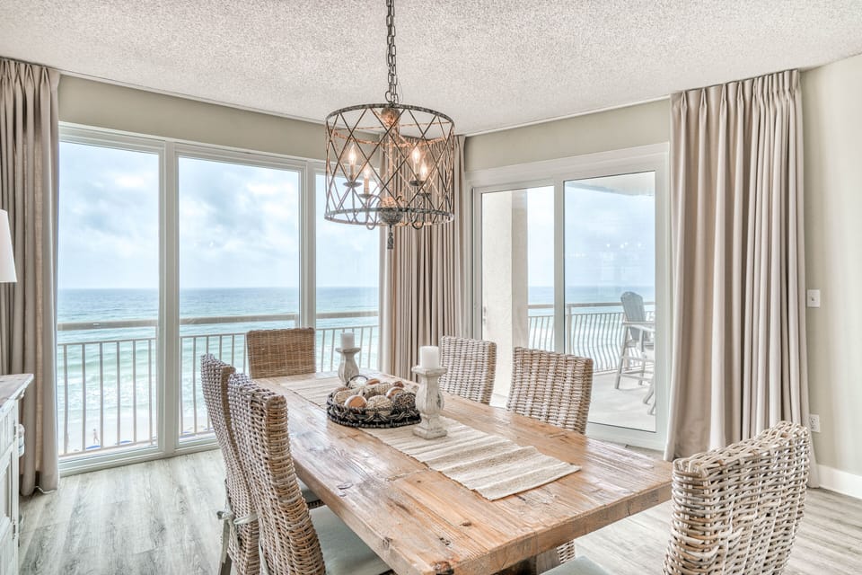 Seating for Six at the Dining Table
