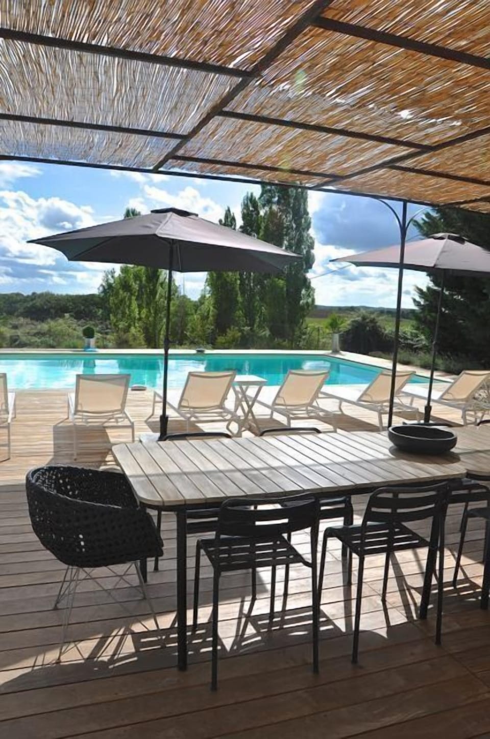 Terrasse autour de la piscine