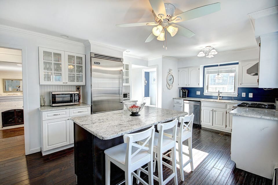 Spacious Gourmet Kitchen with Viking SS Appliances,  Microwave, Toaster Oven
