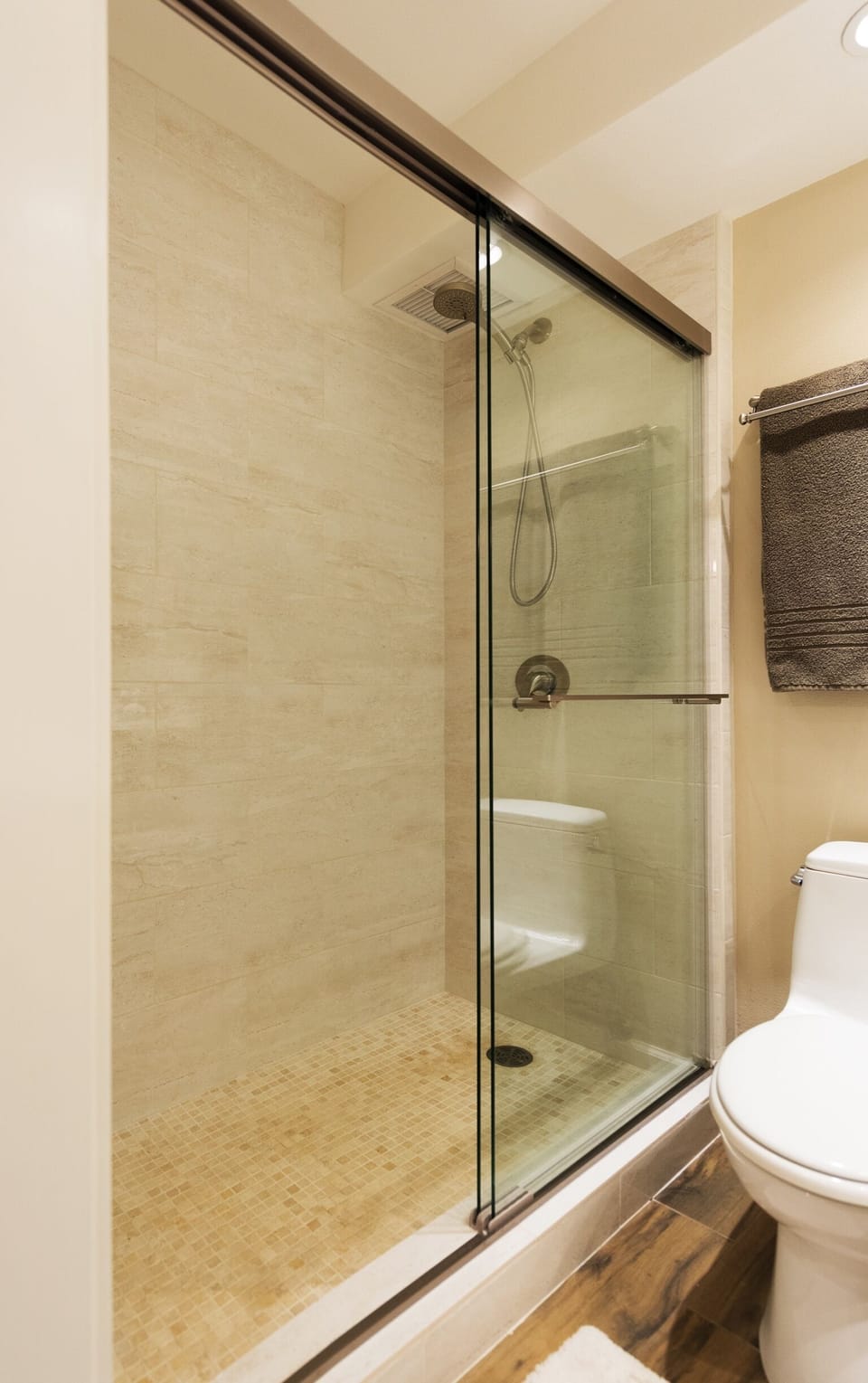 bedroom 1 bathroom full shower