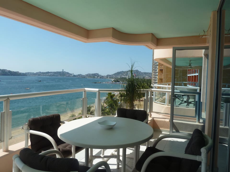 Enjoy breakfast  on the terrace.