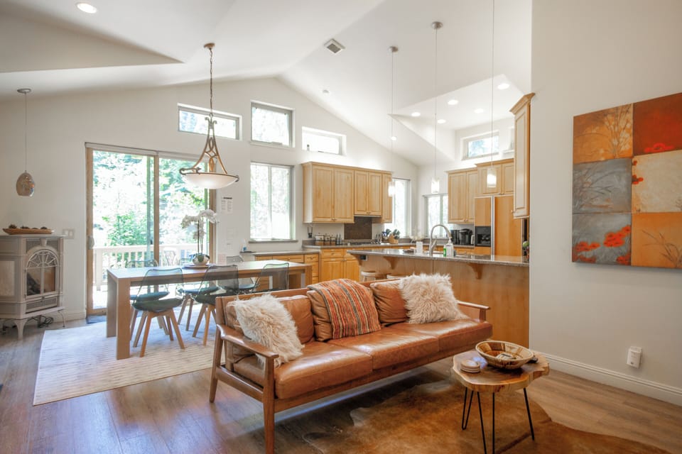 Kitchen, dining and TV area.