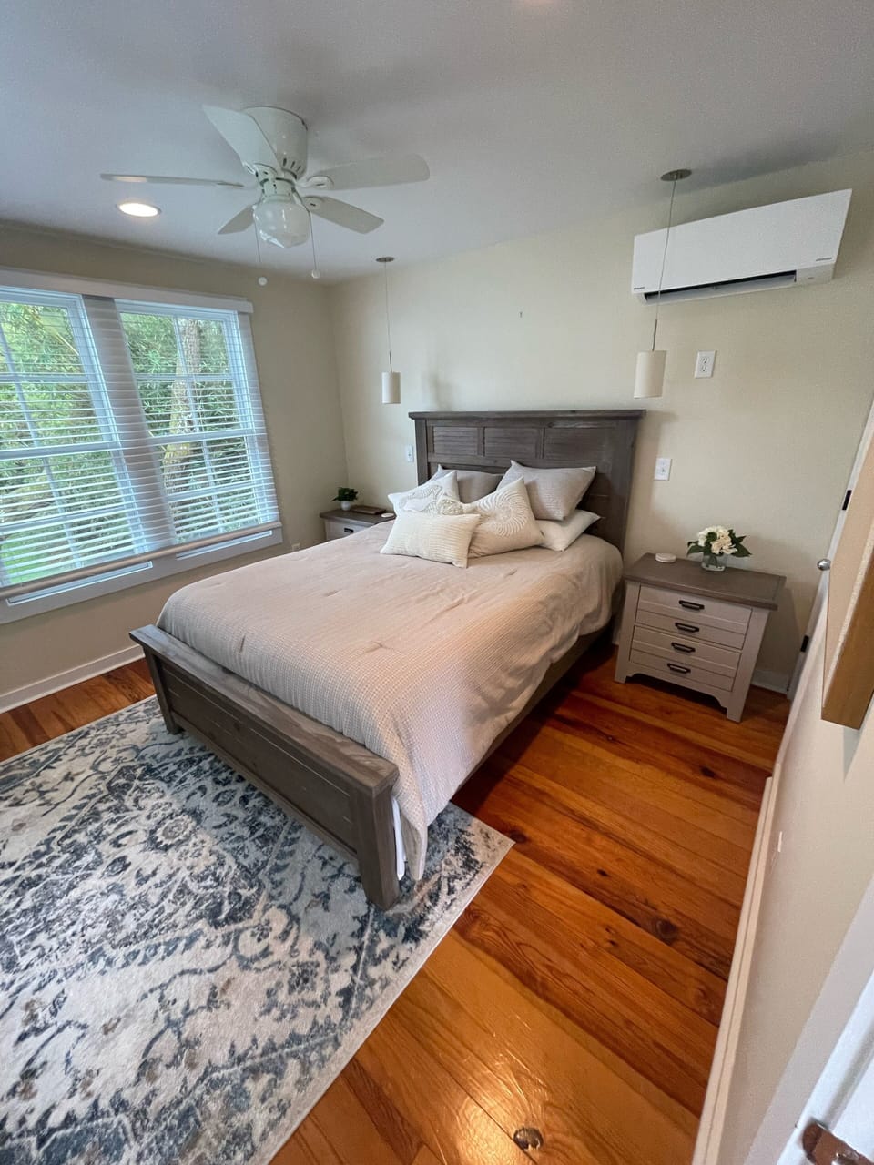 Upstairs bedroom 