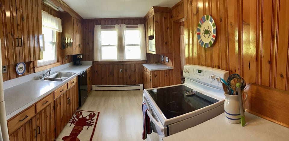 Sunny, well equipped kitchen with modern appliances