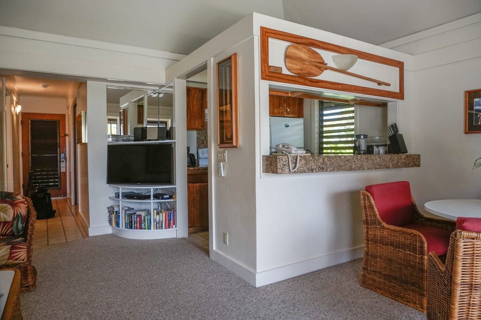 TV and stereo with full cable