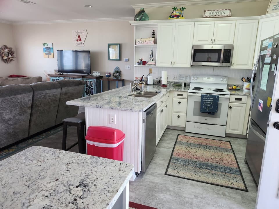 Kitchen, 2 sections 