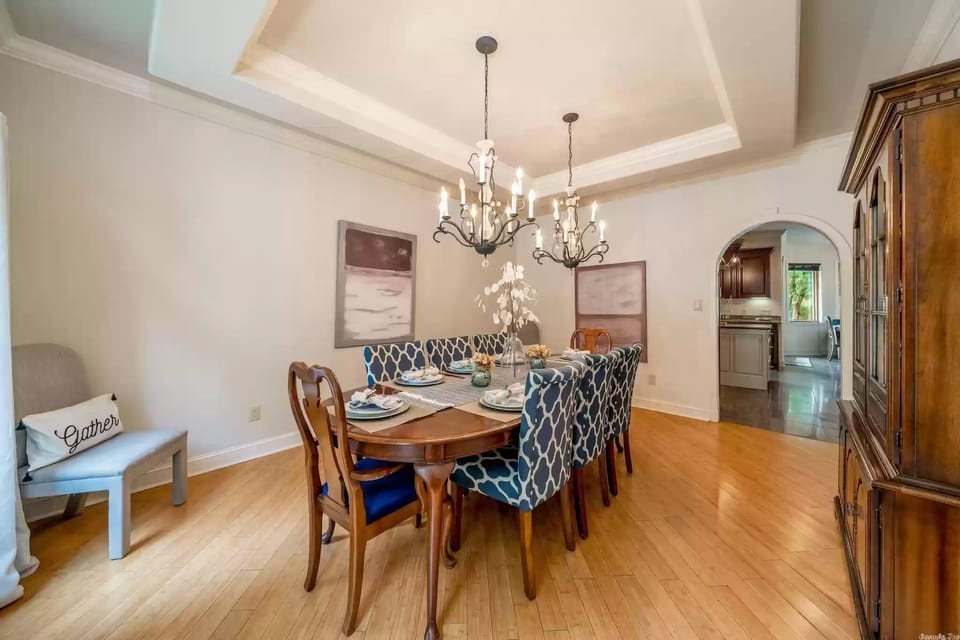 Formal Dining Room - Main Floor