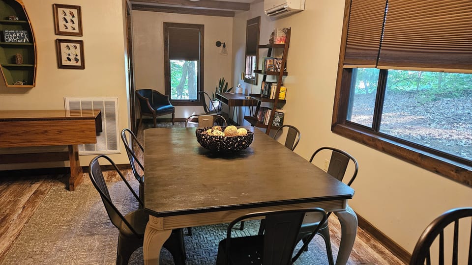 Indoor dining seating for 6 to 8