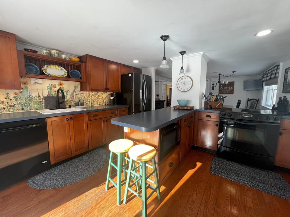 Full kitchen view from entry