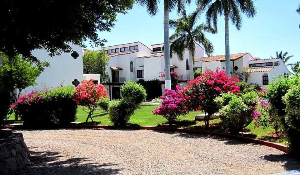 Manicured tropical gardens at Pilar