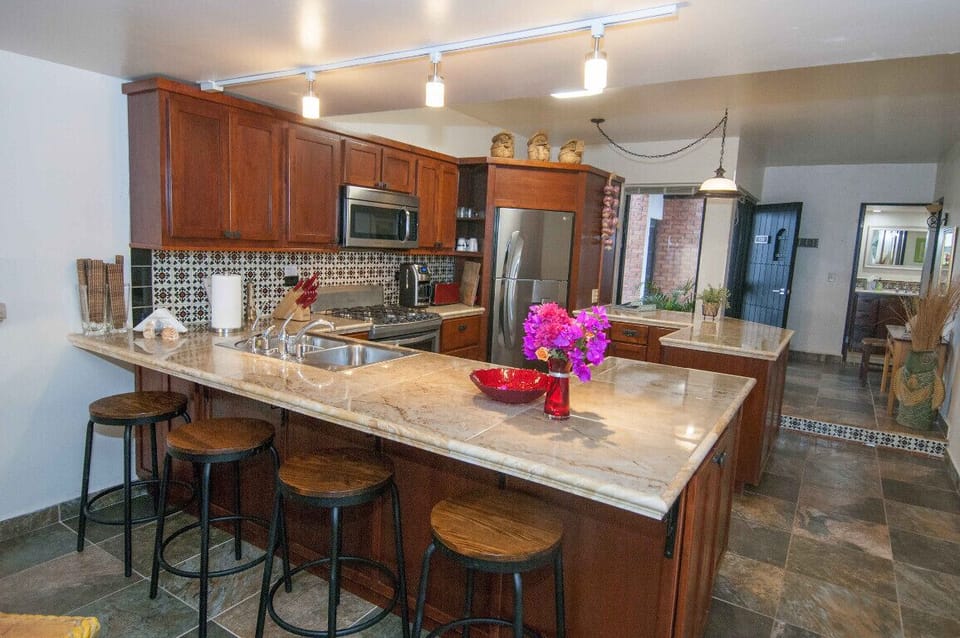Kitchen bar counter