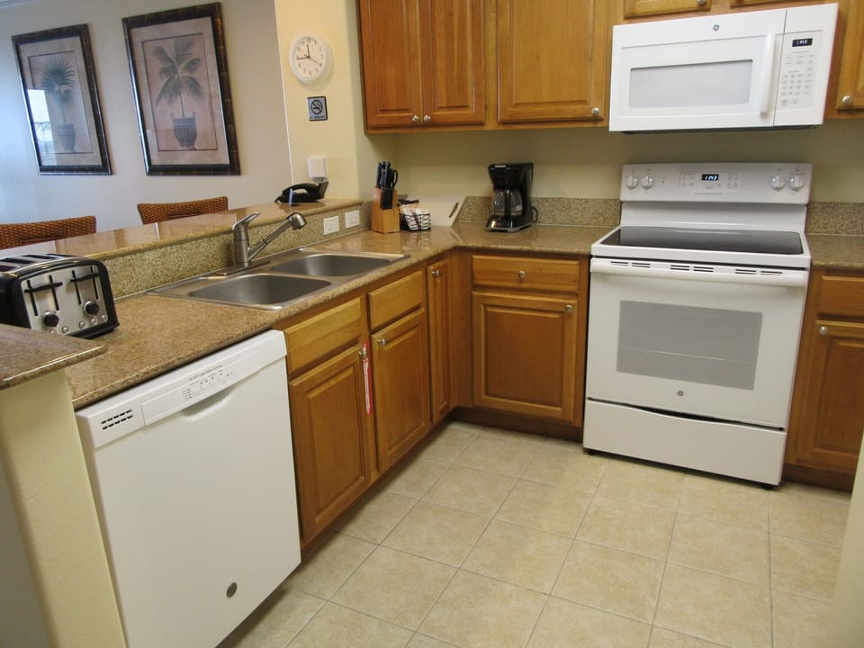 Full kitchen updated with all new appliances in 2019 More pictures at bh1005.com