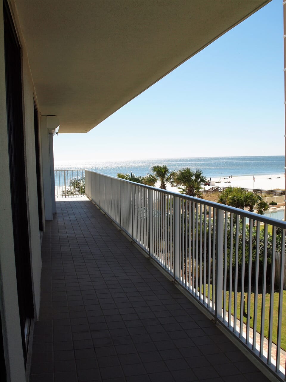 Side balcony 
