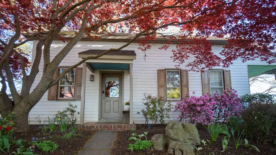 Summerhouse entry porch 
