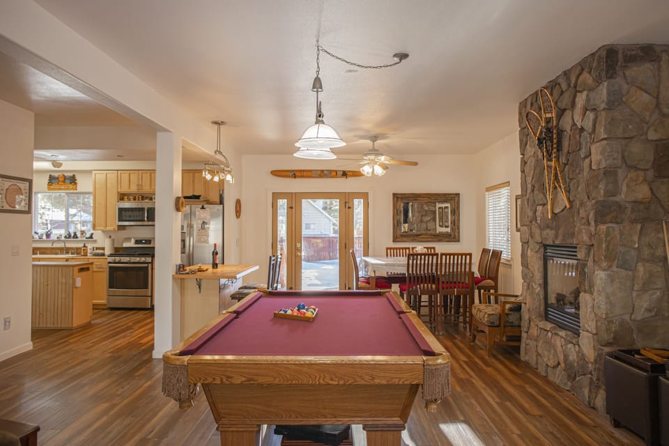 Pool TBL Dining TBL Fireplace open-concept room