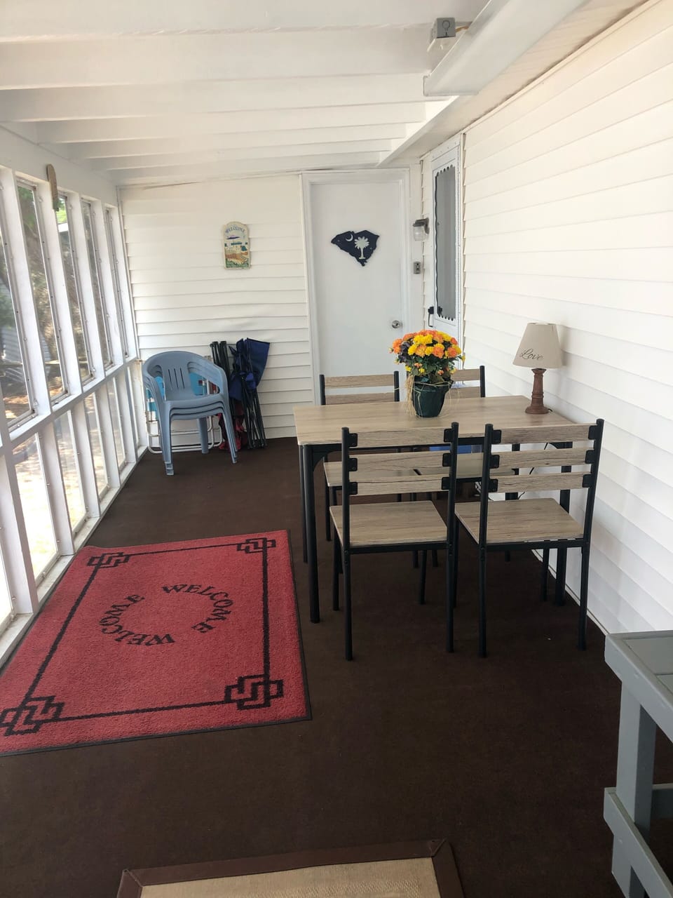 Screened in porch 