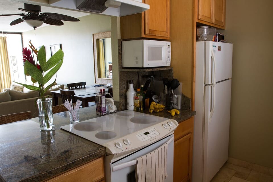 Fully stocked kitchen for your convenience.