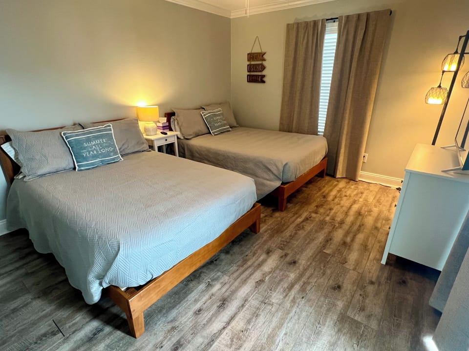 2nd bedroom, 2 full size beds
