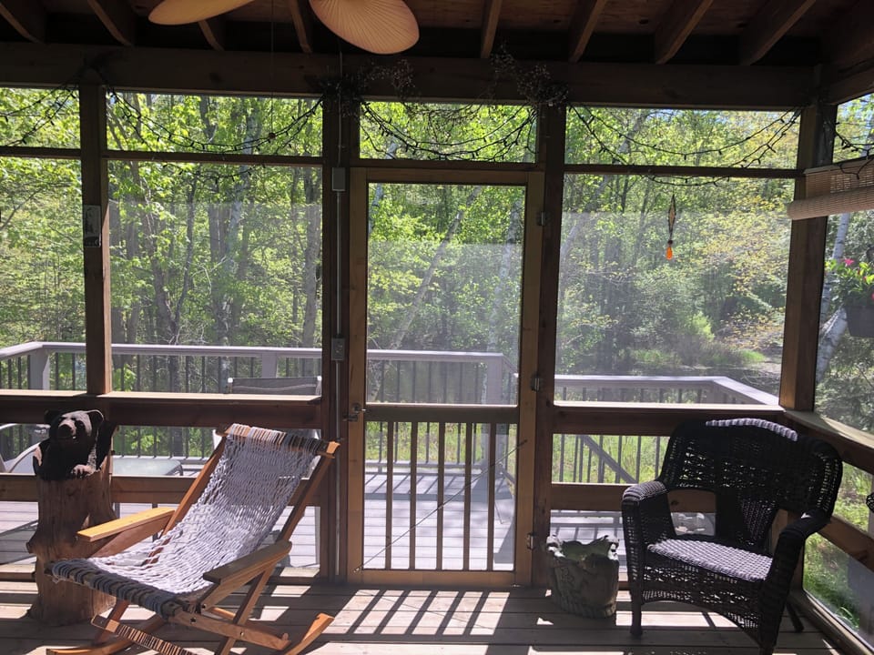 Screened porch overlooking deck