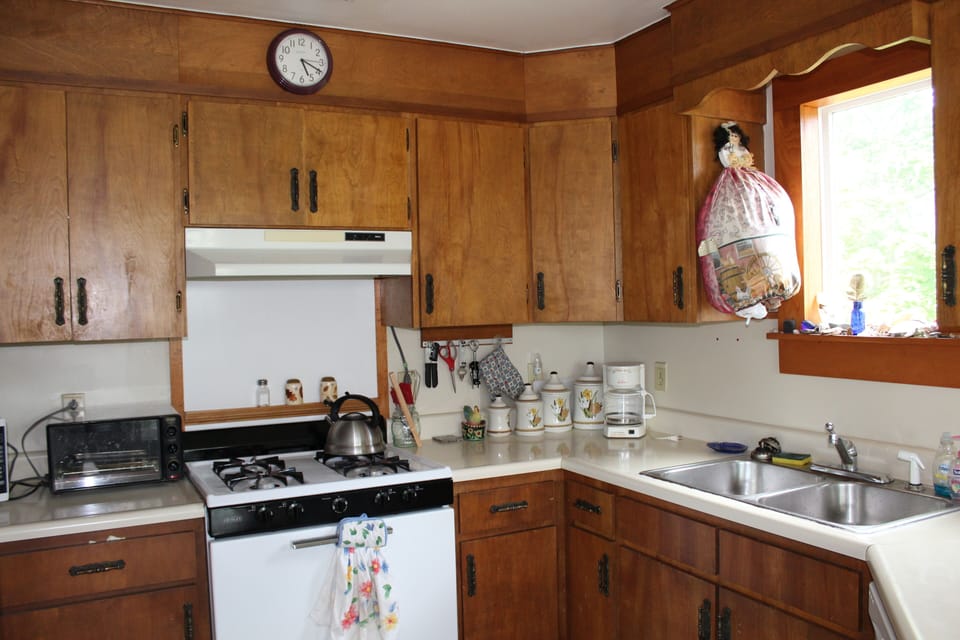 Full kitchen. You only need to bring your own food :)
